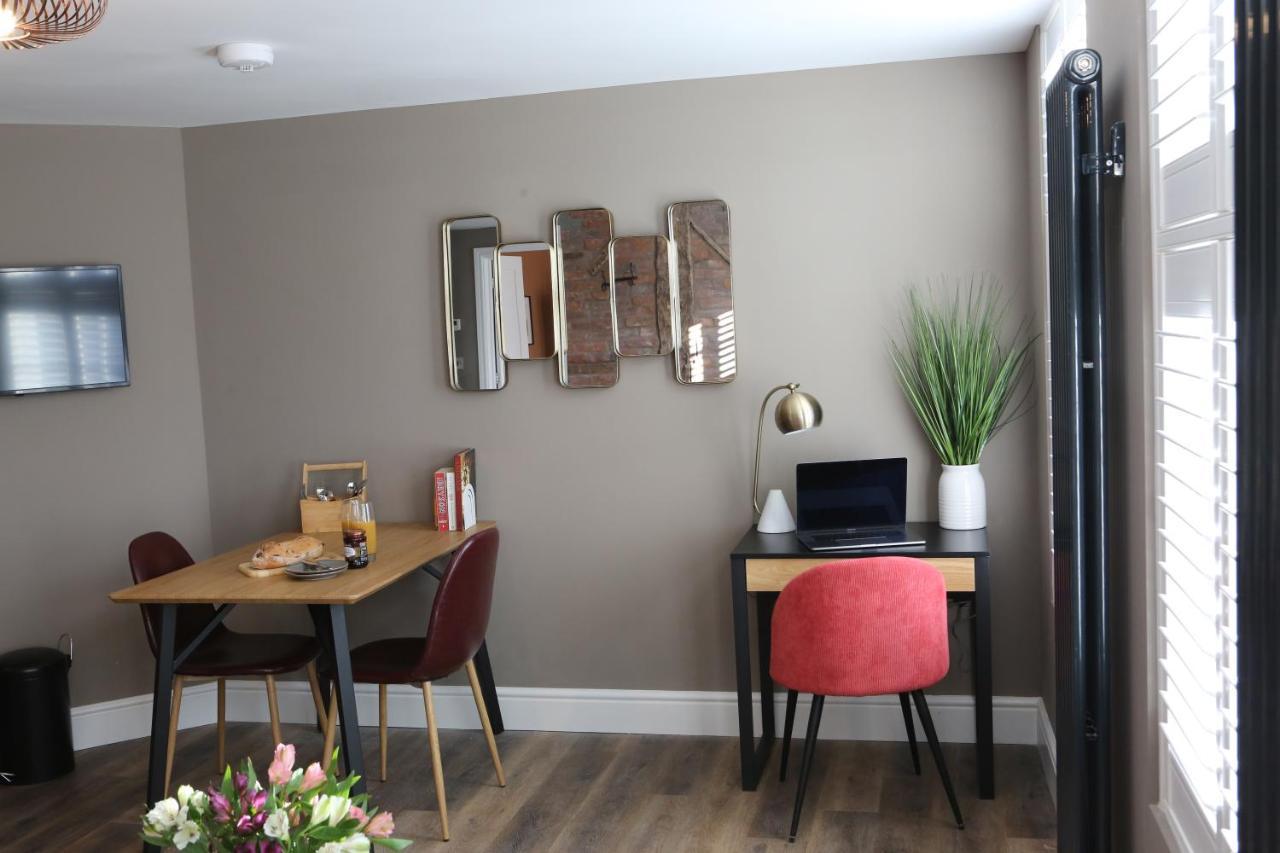 No 12 - Stunning Self Check-In Apartments In Worcester Centre Exterior photo